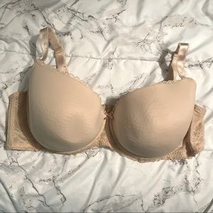 Intimates‎ cream lace bra size 46D